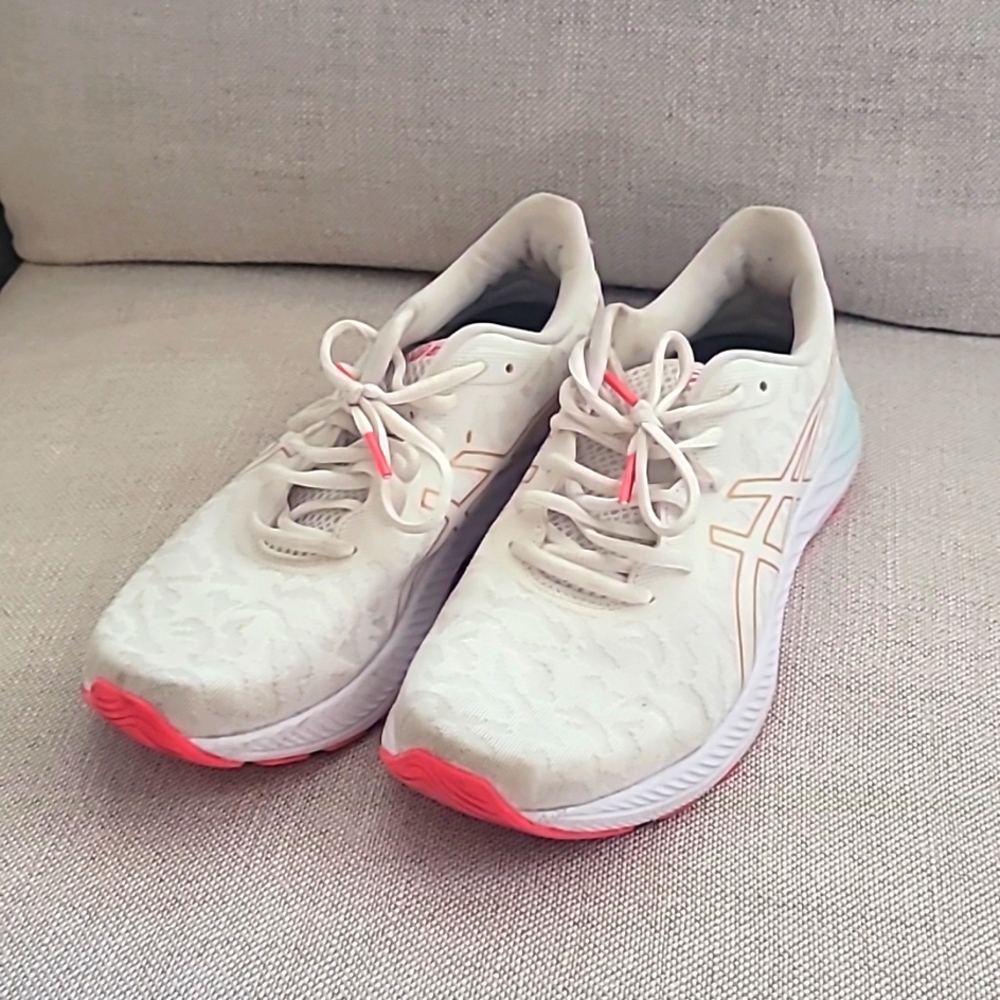 ASICS Gel-Excite 8 -Size 9